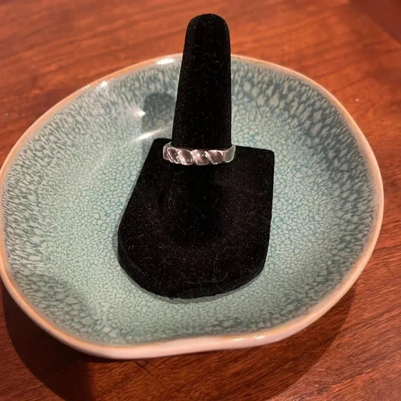 Sterling Silver 925 Ladies Banded Silver Swirl Ring Size 6.5 - Picture 2 of 8